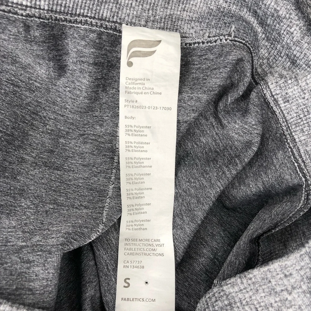 Fabletics Grey Mid-Rise Seamless Dot Capri Small - Picture 6 of 6